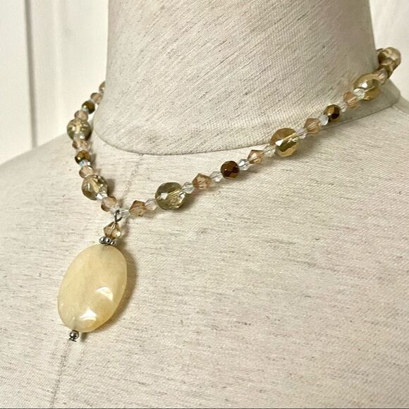 Chalcedony beaded pendant necklace - Picture 2 of 11